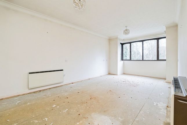 Flat 36 Manor Court Lodge, 175, High Road, London photo 2