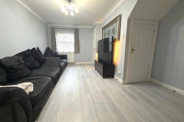 30, Wraysbury Close, Luton photo 3