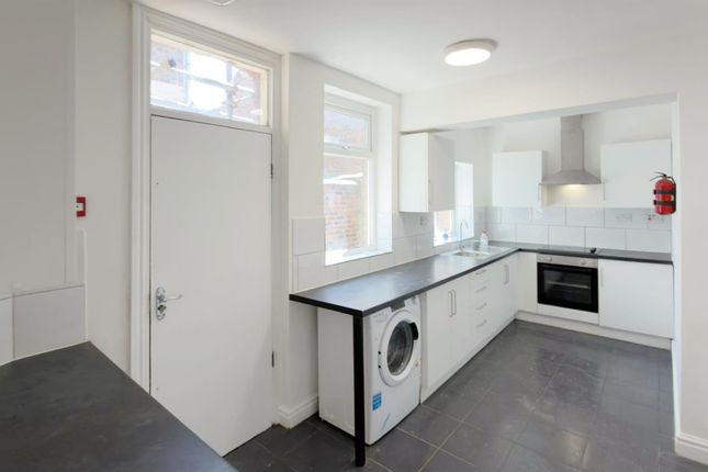 Evans, 15, Grandale Street, Manchester photo 3