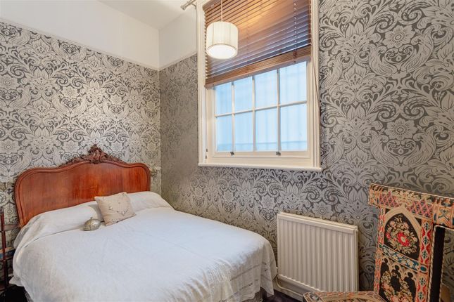 Flat for sale in Grand Avenue, Hove
