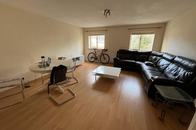 Flat to rent in Augusta Place, Leamington Spa