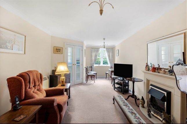 19 Walkers Court, Southdown Road, Harpenden photo 4