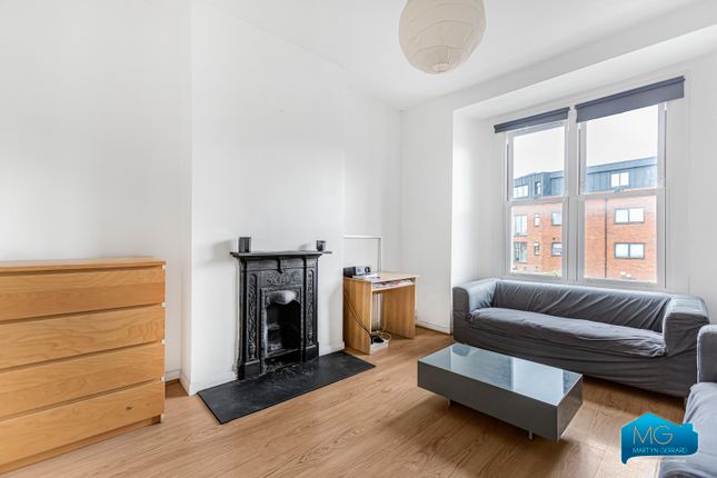 Flat to rent in Maidstone Road, Bounds Green