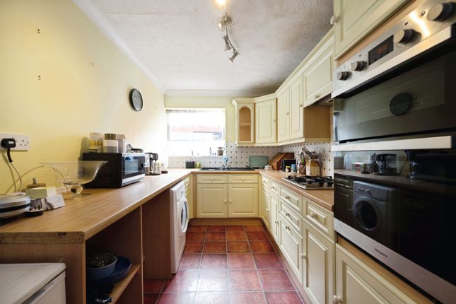 42, Sea Front, Hampshire photo 4