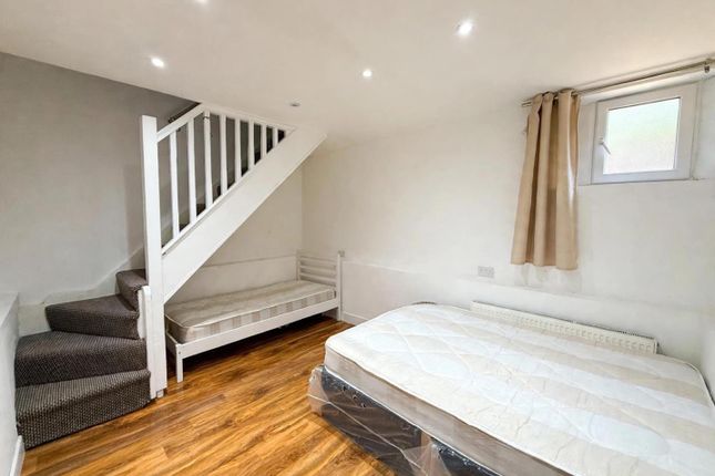 Lynton Road, Acton photo 4