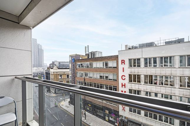 Flat to rent in Avantgarde Tower, Shoreditch, London