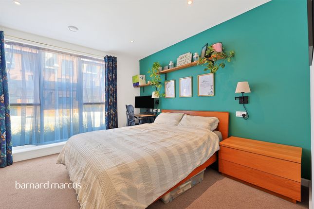 Flat 1, Myers Court, Reynard Way, Brentford photo 3