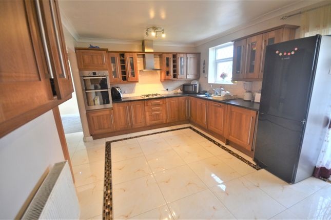 20, Chalgrove Crescent, Ilford photo 5