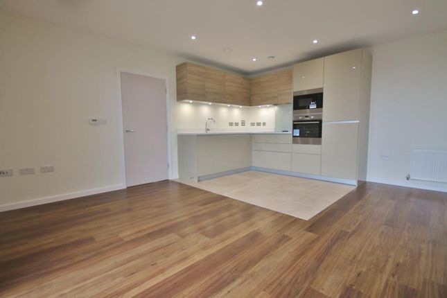 Thumbnail Flat to rent in Palmerston Road, London