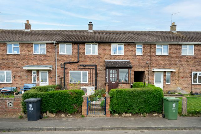 3-bed house on 35 Hall Close, Cambridge, £300,000
