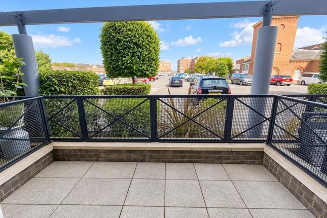 32 The Salthouse Apartments, Salt Meat Lane, Gosport photo 2
