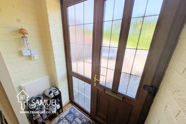 7 Cwm Alarch, Mountain Ash photo 3