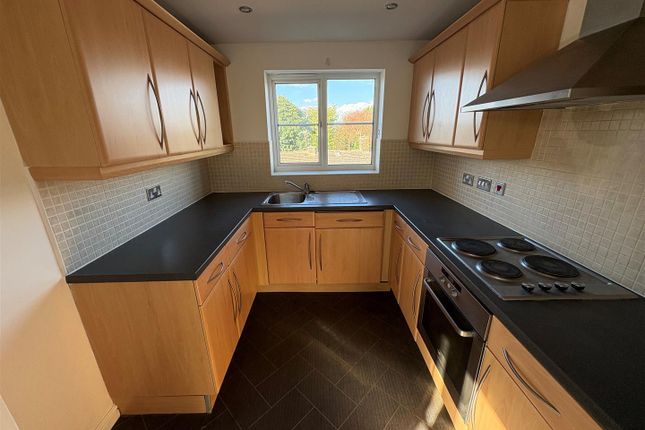 Flat 3, 37, Yateholm Drive, Bradford photo 2
