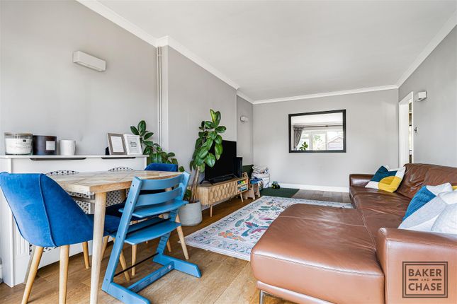 12, Hermitage Close, Enfield photo 4