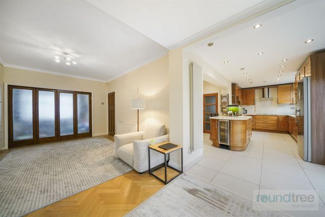 10, Vaughan Avenue, Hendon photo 2