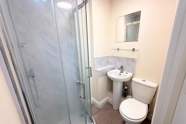 45A, Warwick photo 4