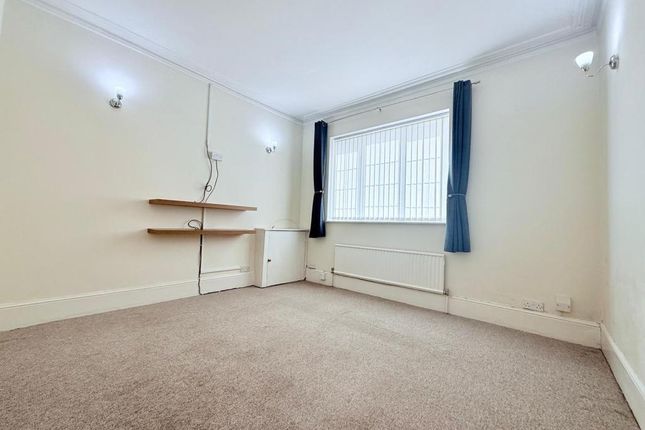 91, Millbrook Road East, Southampton photo 4