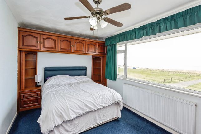 33, Sea Front, Hayling Island photo 4