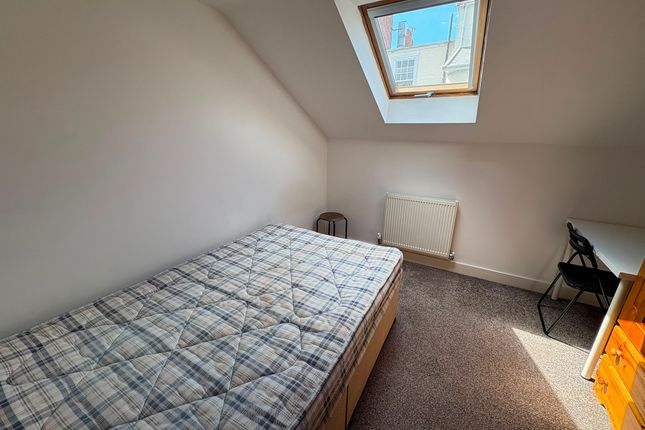 Room 2 Beatrice House, 21, St. Pauls Road, Southsea photo 3