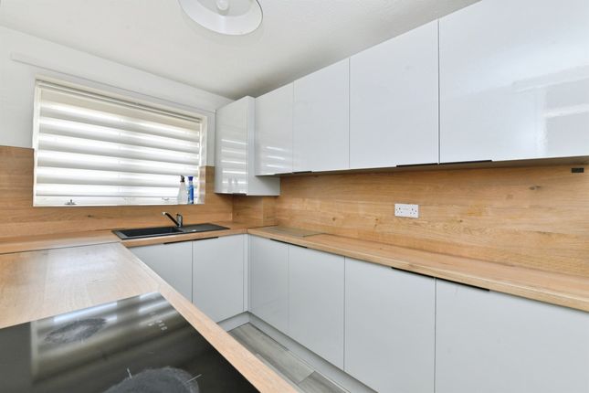 7, Kenn Close, Plymouth photo 4
