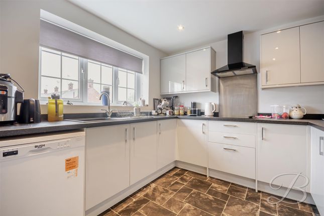14, Alexandra Avenue, Mansfield photo 2
