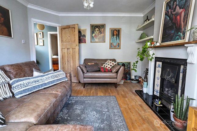 71 Merevale Avenue, Nuneaton, Warwickshire photo 4