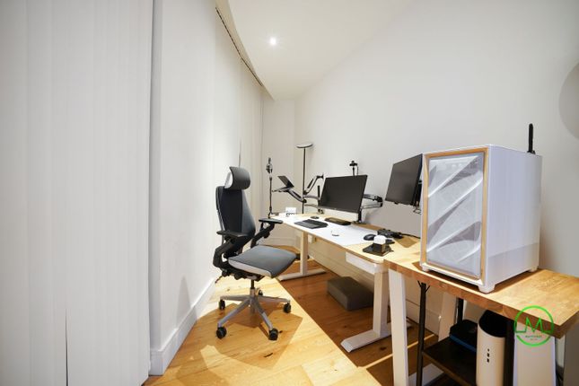 2 Signal House, 3 Seager Place, London photo 4