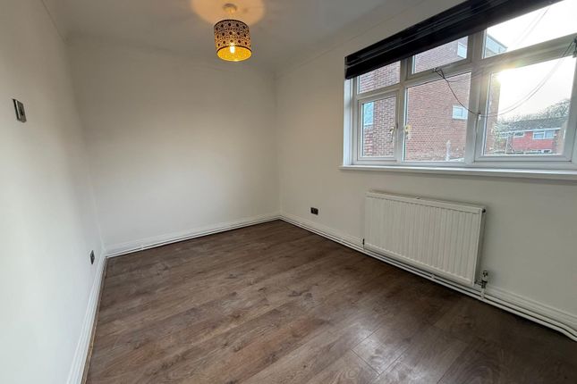 15a, Sparrows Herne, Bushey photo 5