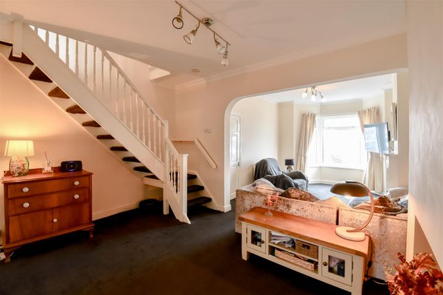 14, Clive Road, Barry photo 3