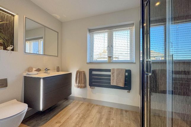 Master En-Suite Shower Room