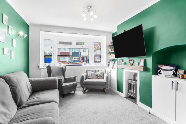 6, Kingswood Drive, Carshalton photo 2