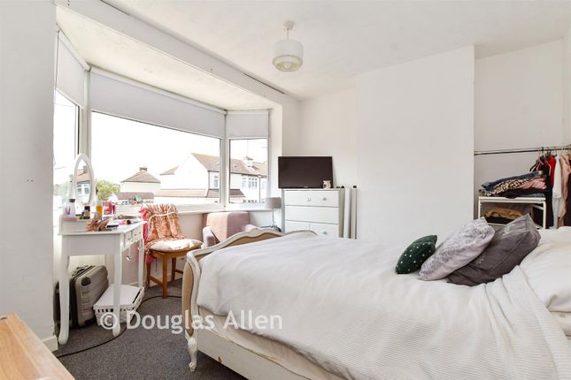 45, Benets Road, Hornchurch photo 3