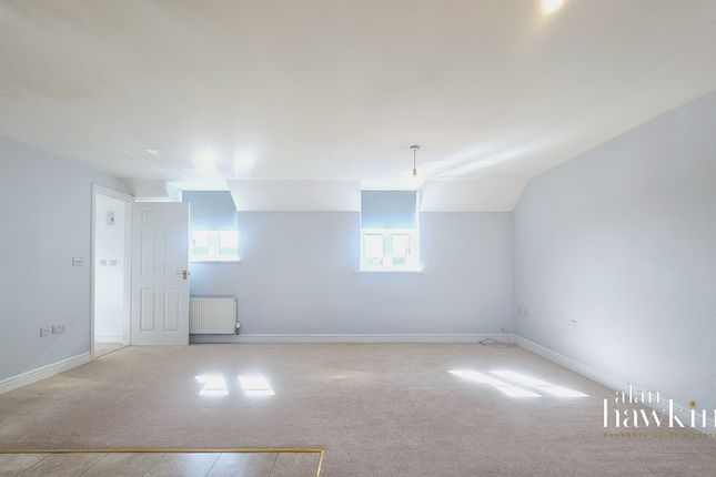 158 Cloatley Crescent, Beaufort Park, Wiltshire photo 3