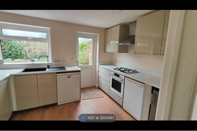 Gables Avenue Borehamwood Hertfordshire, Borehamwood photo 4