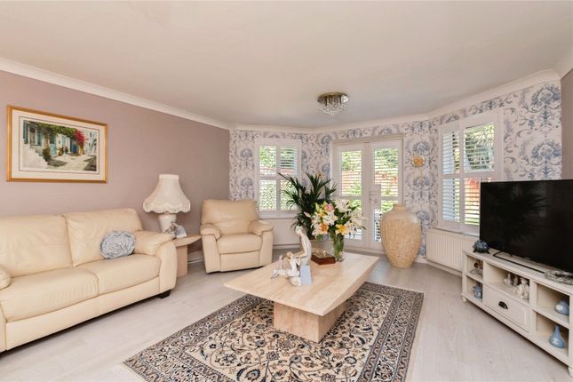 25, Hyde Close, Grays photo 4