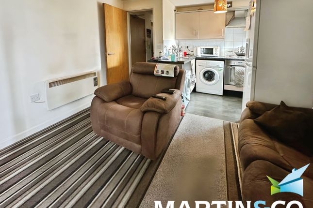 21, Meadow Court, Wakefield photo 4
