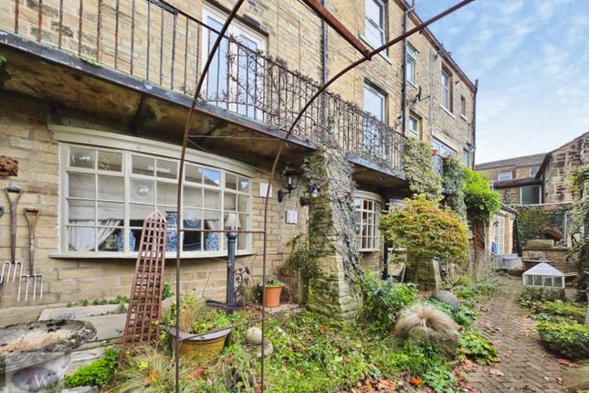 2-bed house on Upper Green, Baildon, £170,000