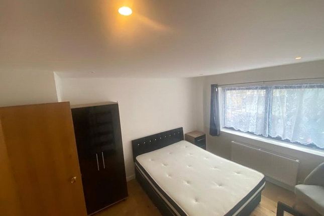 Aragon Court, Flat 4, Broadway, London, West Ealing photo 4