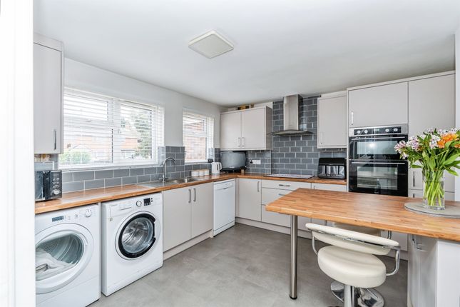15, Laburnum Crescent, Southampton photo 2