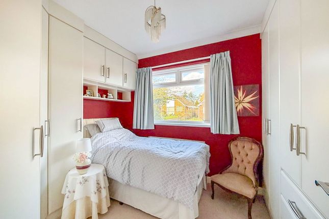 8, Driffield Close, Cottingham photo 4