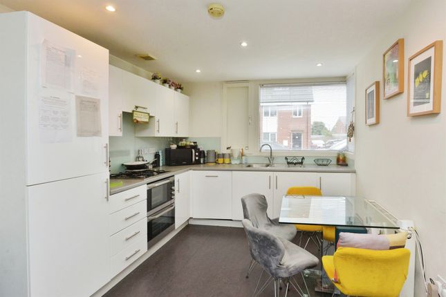 38, Milland Way, Milton Keynes photo 3
