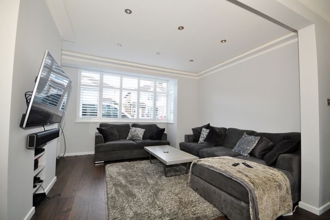 13, Royston Avenue, Wallington photo 2