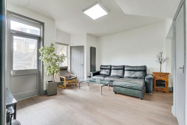2, Helena Road, London photo 2