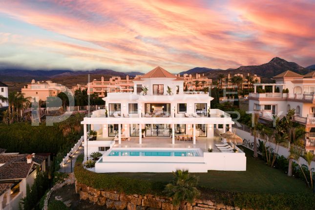 Thumbnail Villa for sale in Los Flamingos, Benahavis, Malaga