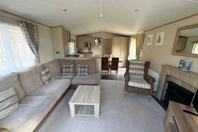 23 Lakeside, Finlake,, Chudleigh, Devon photo 2