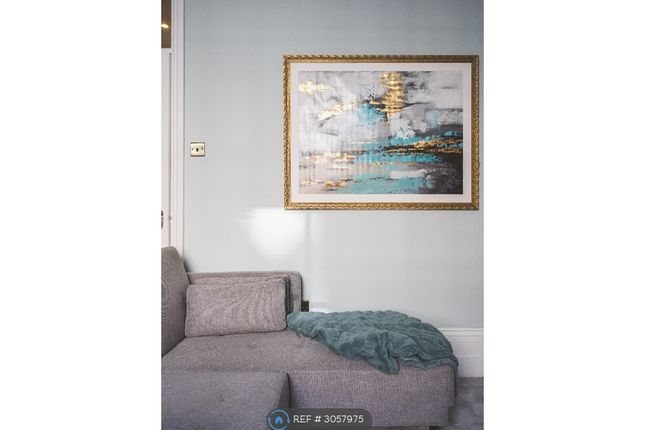 Flat, Warwick Way, London photo 5