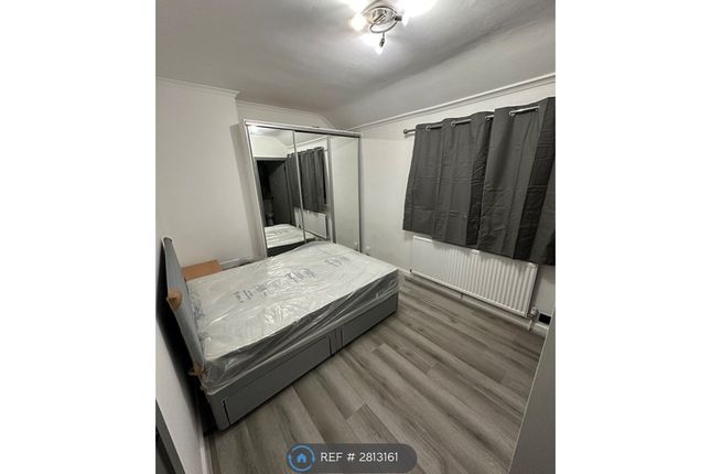 Rowdowns Road, Dagenham photo 5
