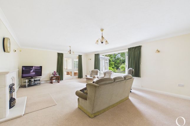 10, Avalon, Poole photo 2