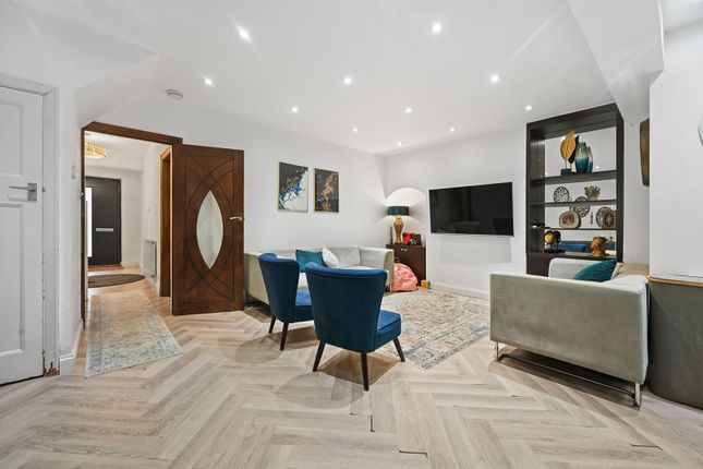30, Court Way, Acton photo 3