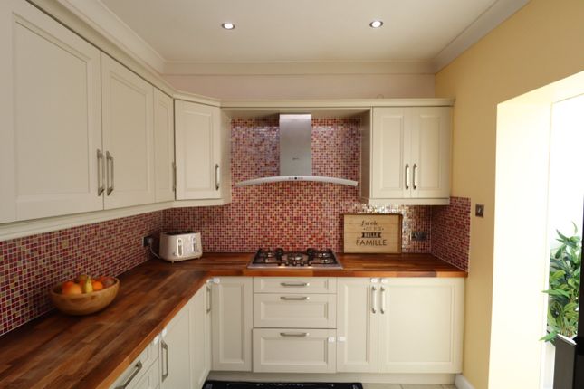33, Swinnow Drive, West Yorkshire photo 2